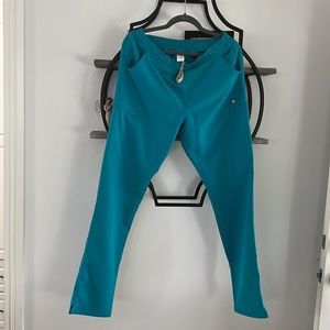 Yola skinny straight leg scrubs Size Medium Tall…PO#1484